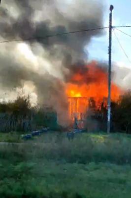 В Рязанском районе загорелся частный дом